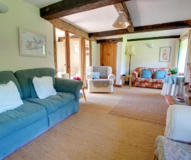 Traditional cottage in West Somerton with Garden