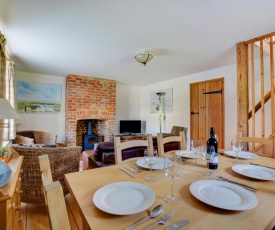 Tasteful holiday home in East Rudham with Garden