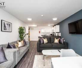 Large Modern Apartment - 3 bedrooms 3 bathrooms - Netflix - Central