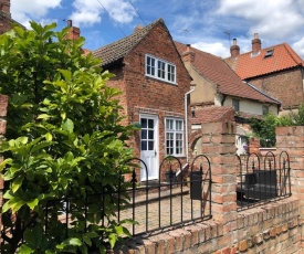 Grade II Listed Cottage south of York