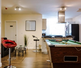 Liverpool City Centre - Spacious Duplex - 6 Bedrooms - Sleeps 14 People
