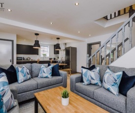 New listing! The Coach House - 4 Bedroom Central Liverpool, sleeps 12!