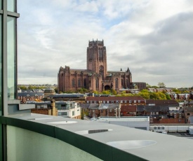 Penthouse with Phenomenal Views In Liverpool City Centre - Free Parking - Balcony - by Happy Days