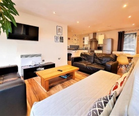 SideMersey Livings - Central Stay In 2 Bedroom Apartment with Parking