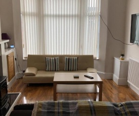 Anfield House 3 Bedroom 2 Mins from Anfield Stadium Sleeps 7