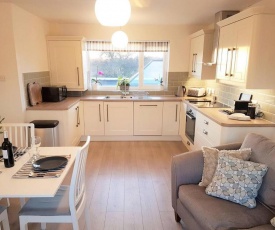 The Farm House Apartment sleeps 6 FREE PARKING