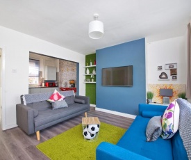 Air Host and Stay - Football Theme Just outside City Centre Sleeps 8