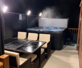 Moonlight Ridge - luxury lodge with hot tub