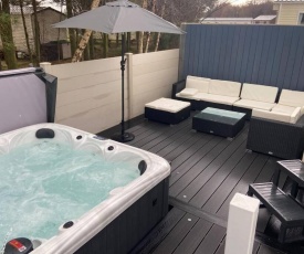 Amazing Private Hot Tub & Lounge Mini Lodge