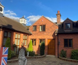 Coach House in the heart of Sherwood Forest!