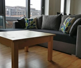 Beautiful City Centre 2-Bed Apartment with balcony
