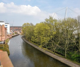 Dukes Riverside Penthouse, with Castle views, Balcony and Parking