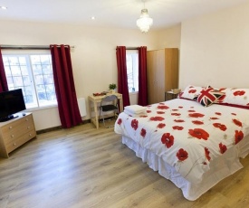 Emporium Self Catering Apartments - City Centre - Full Kitchen - Cook as you would at Home - by Victoria Centre Shopping Centre with private outside Patio