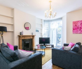 Lovely, Spacious & Inviting 5bed House w/ Parking - Redcliffe House
