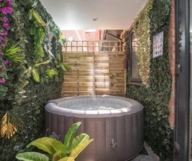 Luxury City Centre Hot Tub Apartment